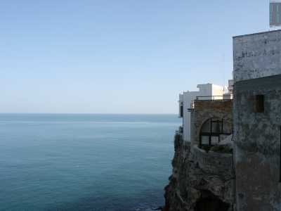 La maggior parte di queste case o sono abbandonate oppure sono state trasformate in locali, case vacanze e bed&breakfast. A vivere in questi edifici sono quindi rimasti in pochi, dati anche gli elevati costi che servirebbero per rimetterli a nuovo, essendo esposti ormai da decenni alle intemperie